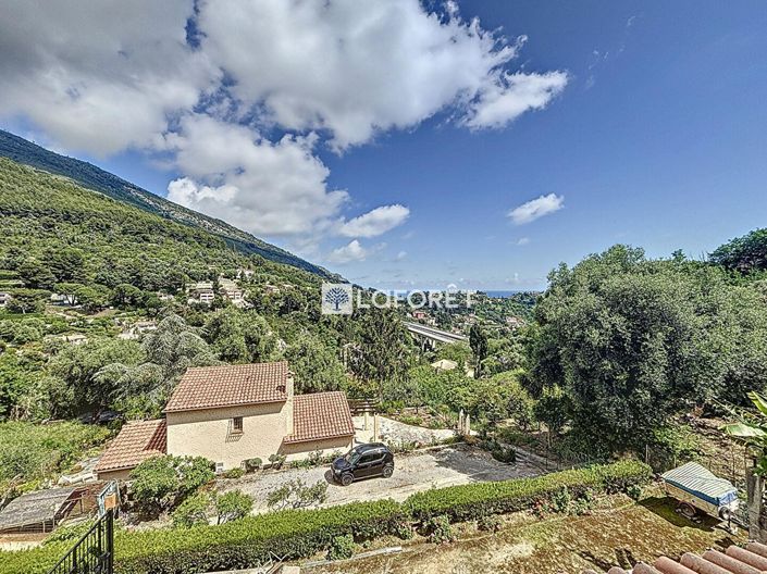 Image No.4-4 Bed Property for sale