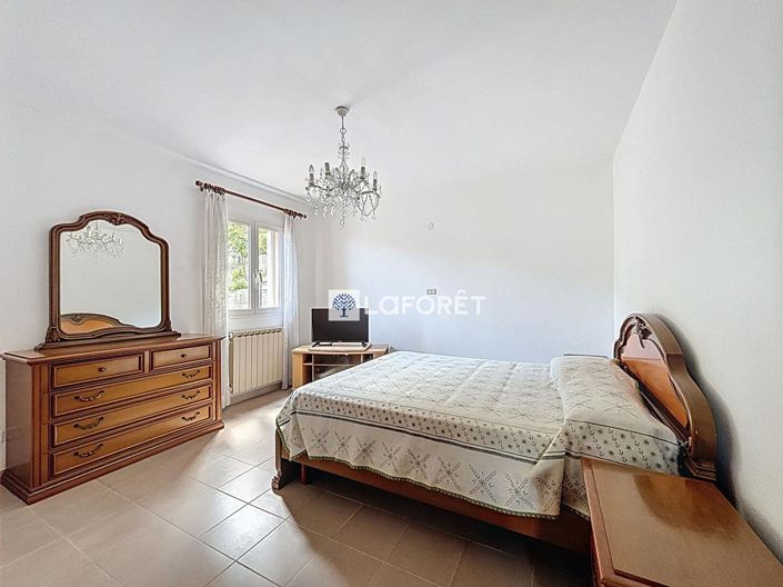 Image No.5-4 Bed Property for sale