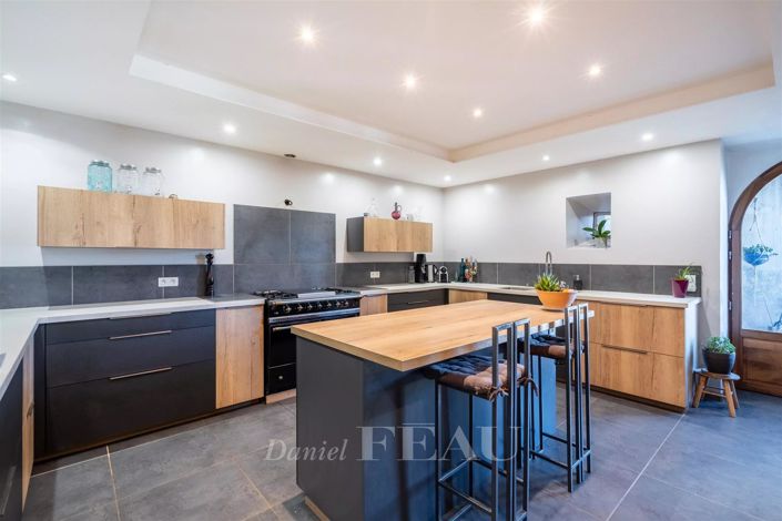 Image No.14-3 Bed House for sale