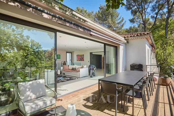 Image No.6-5 Bed House for sale