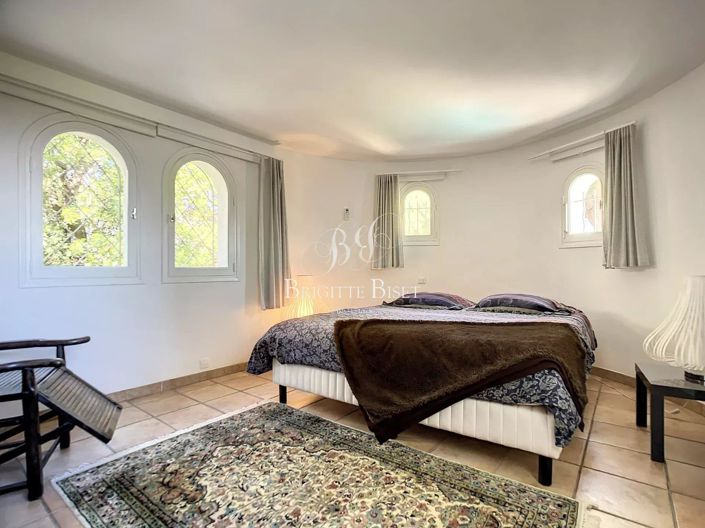 Image No.15-4 Bed House for sale