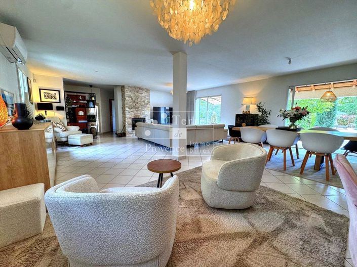 Image No.8-5 Bed House for sale