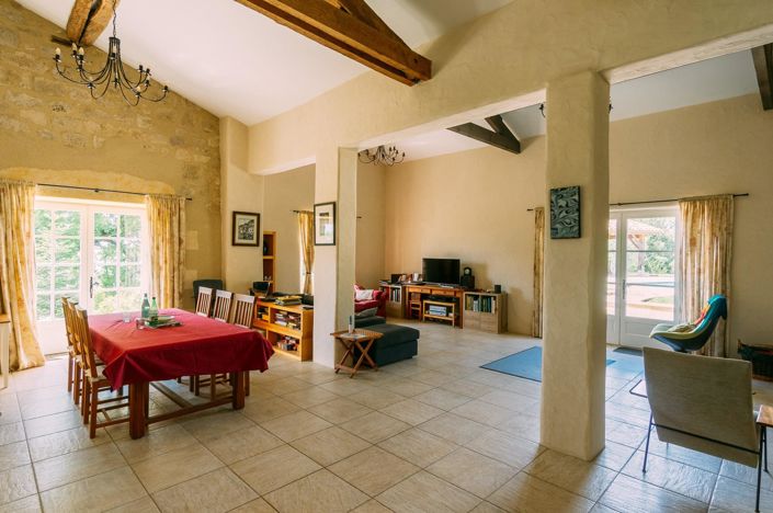 Image No.8-5 Bed House for sale