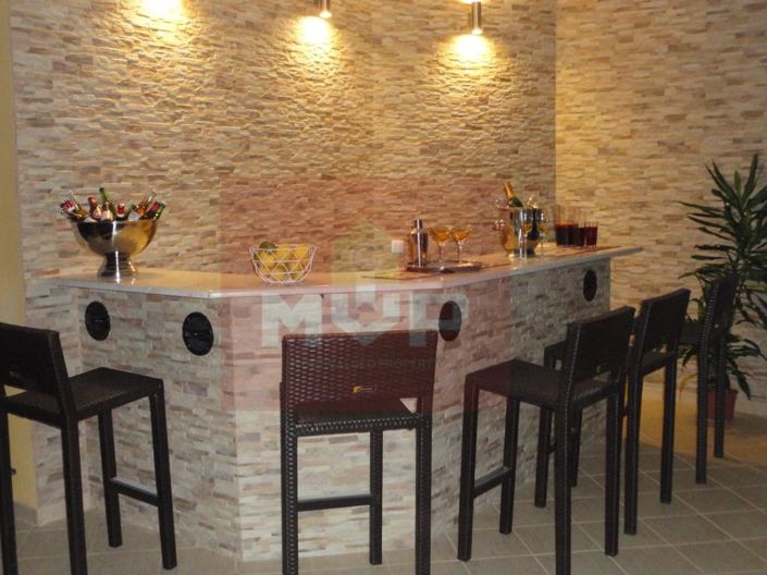 Image No.18-8 Bed House for sale