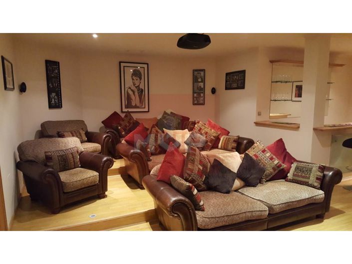 Image No.24-8 Bed House for sale