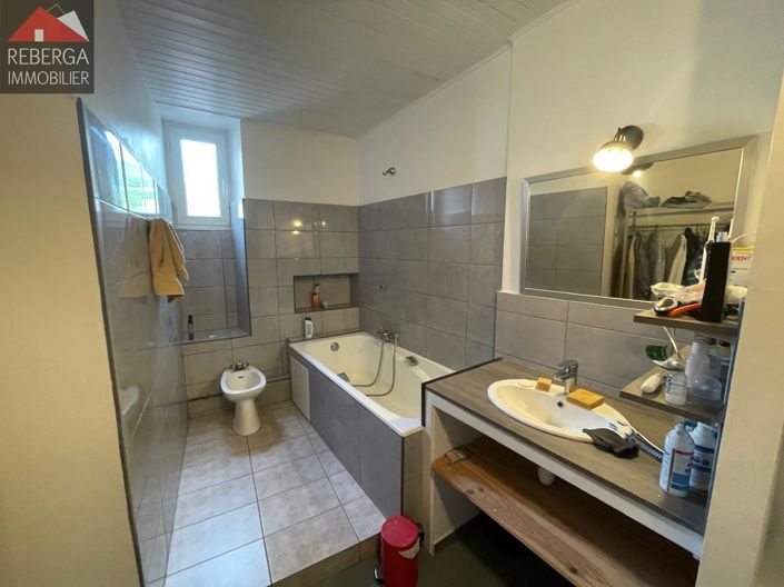 Image No.8-7 Bed House for sale