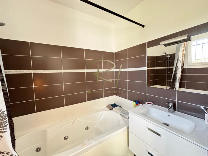 Image No.11-3 Bed House for sale