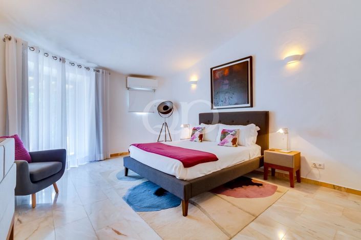 Image No.10-8 Bed House for sale