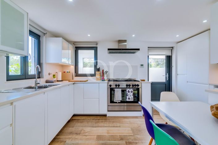 Image No.15-8 Bed House for sale