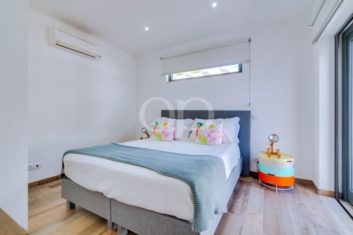 Image No.24-8 Bed House for sale