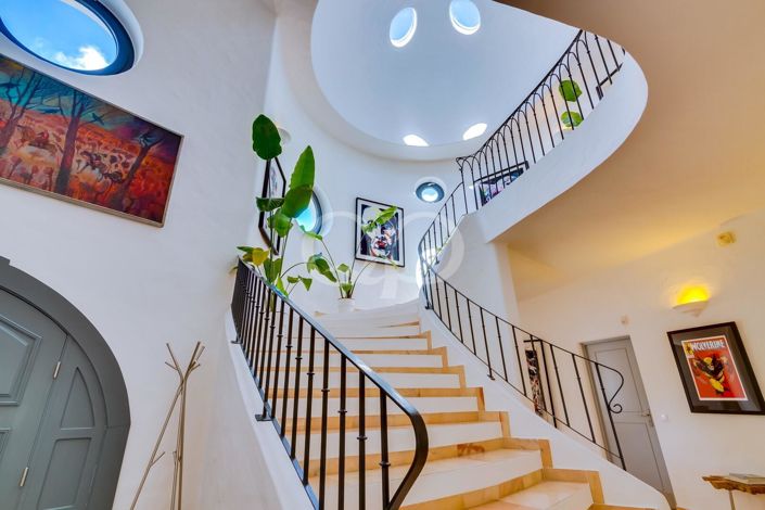 Image No.28-8 Bed House for sale