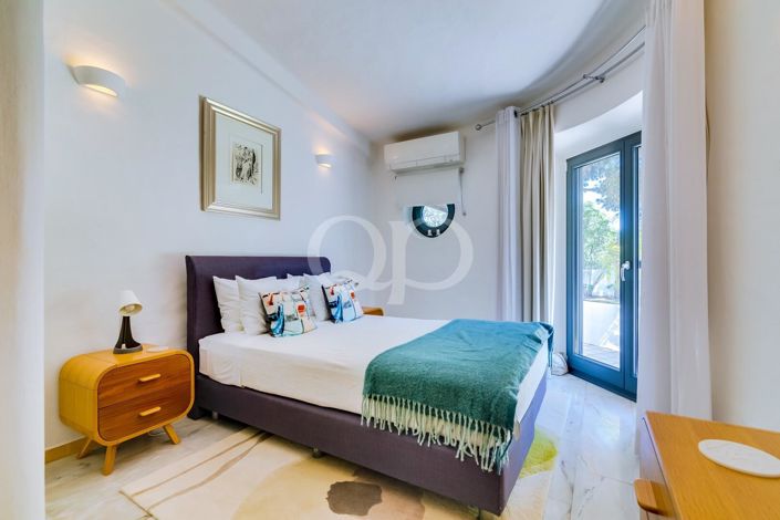 Image No.30-8 Bed House for sale