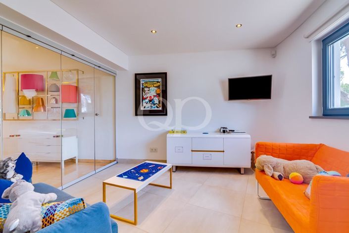 Image No.36-8 Bed House for sale