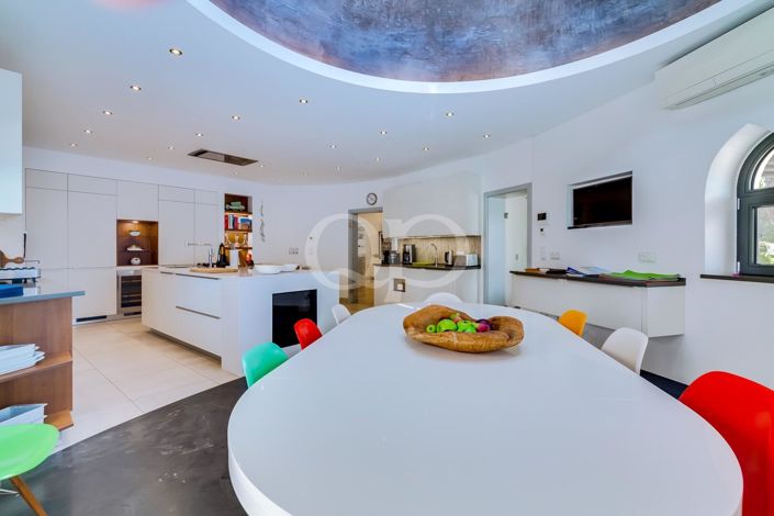 Image No.41-8 Bed House for sale