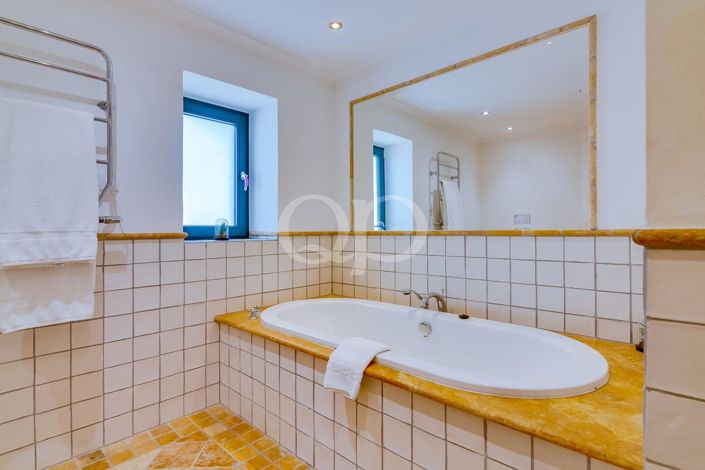 Image No.43-8 Bed House for sale