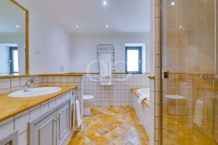 Image No.44-8 Bed House for sale