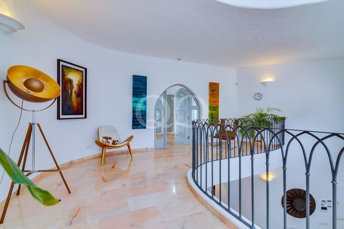 Image No.46-8 Bed House for sale