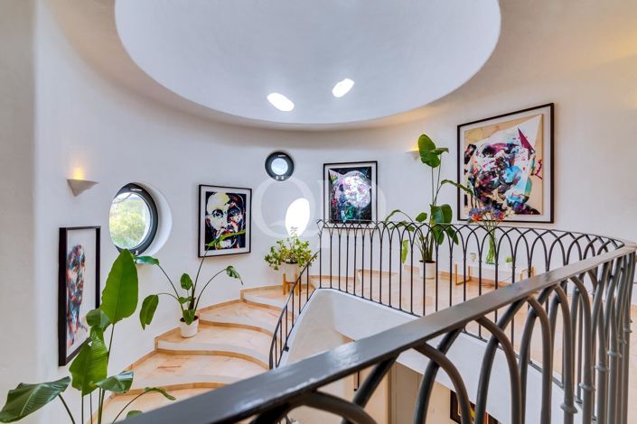 Image No.48-8 Bed House for sale