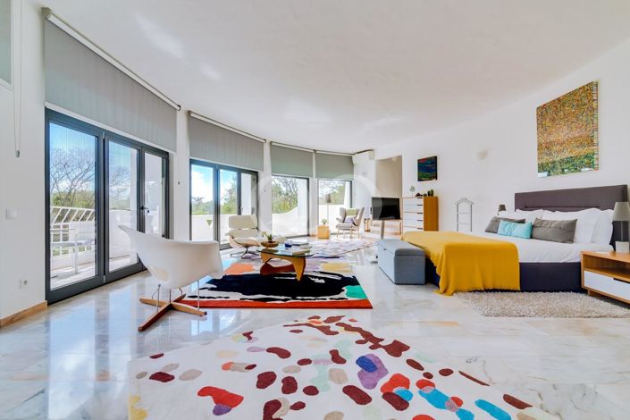 Image No.5-8 Bed House for sale