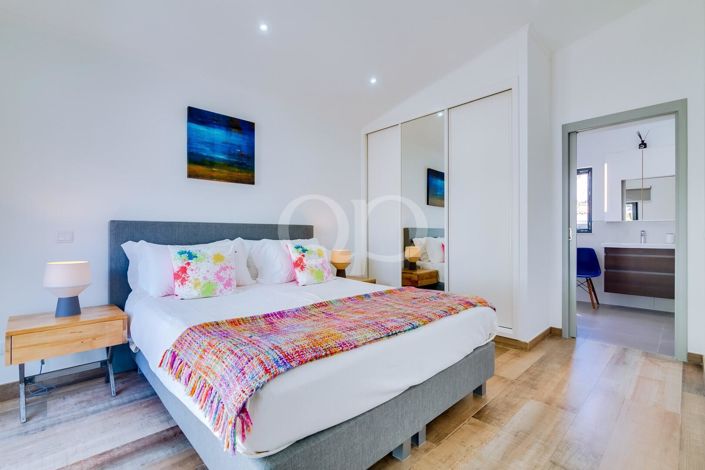 Image No.50-8 Bed House for sale