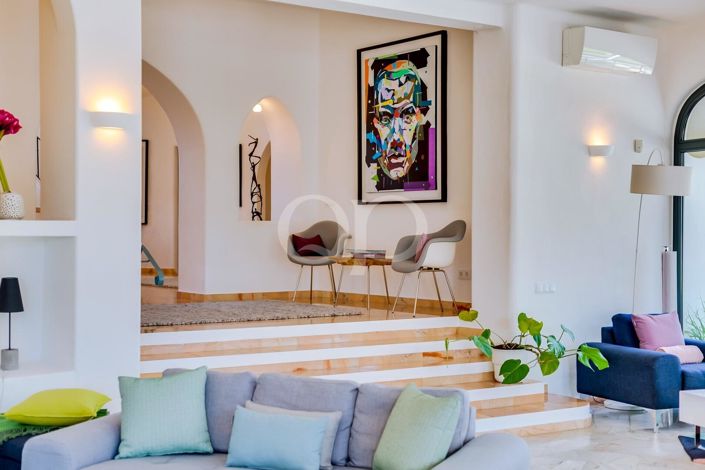 Image No.54-8 Bed House for sale