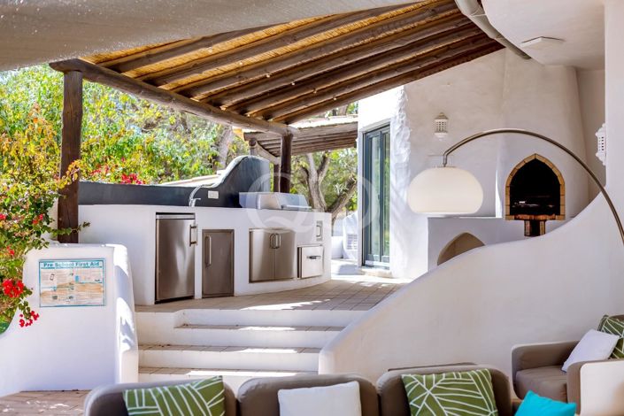 Image No.56-8 Bed House for sale