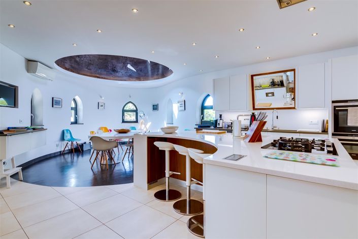 Image No.58-8 Bed House for sale