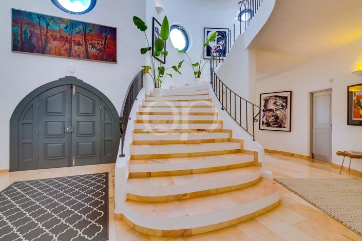 Image No.7-8 Bed House for sale