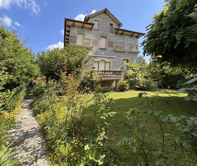 Image No.1-8 Bed House for sale