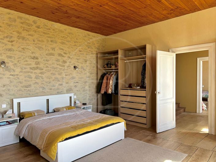 Image No.9-5 Bed House for sale