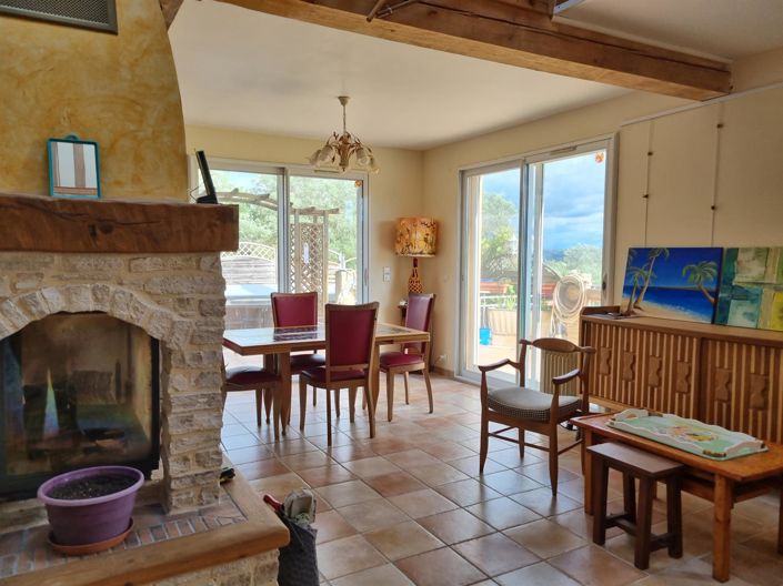 Image No.9-6 Bed House for sale