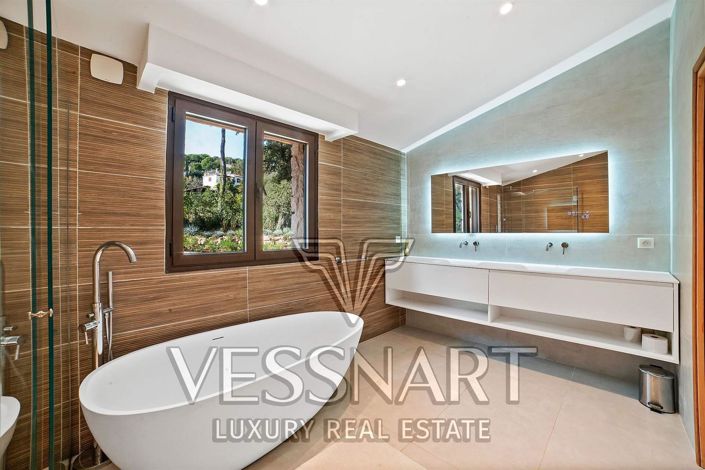 Image No.21-4 Bed House for sale