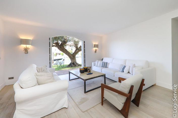 Image No.5-Propriété de 6 chambres à vendre à Grimaud