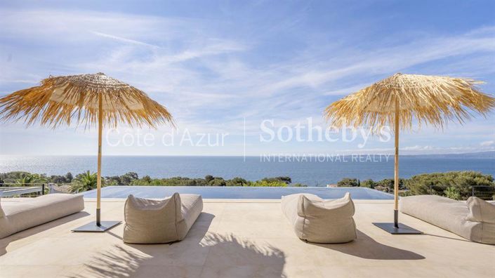 Image No.1-5 Bed House for sale