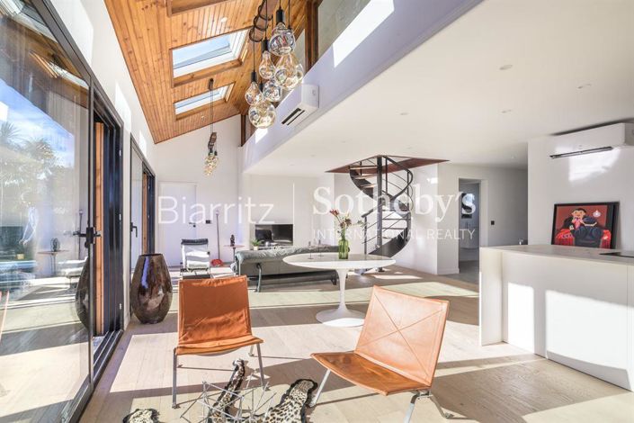 Image No.1-4 Bed House for sale