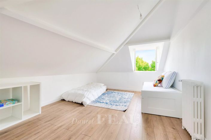 Image No.10-5 Bed House for sale