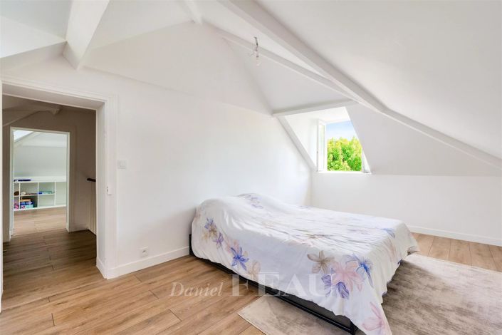 Image No.9-5 Bed House for sale