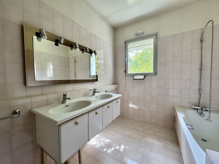 Image No.14-4 Bed House for sale