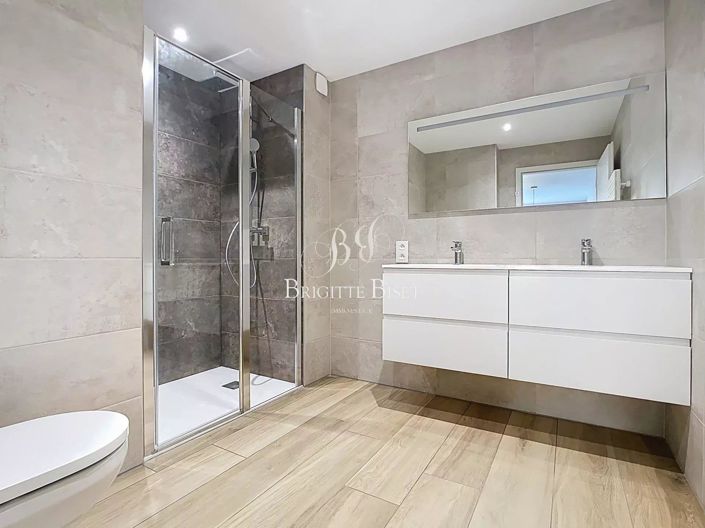 Image No.10-5 Bed House for sale