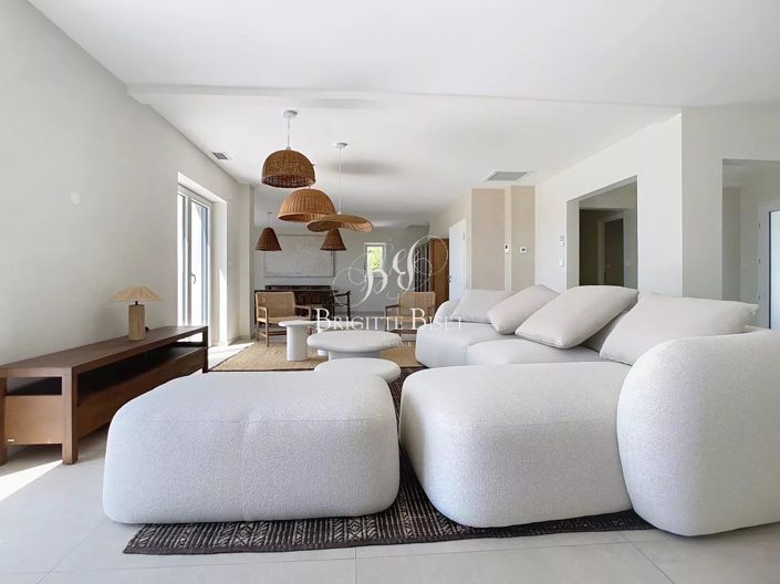 Image No.5-5 Bed House for sale