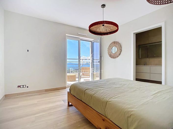 Image No.9-5 Bed House for sale