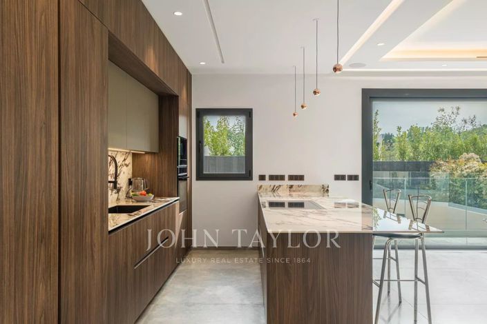 Image No.10-4 Bed House for sale