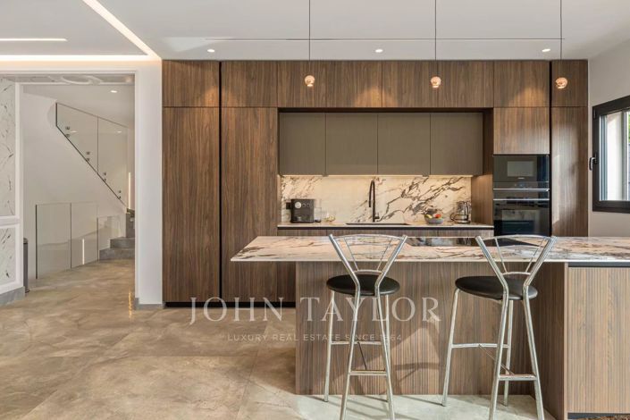 Image No.11-4 Bed House for sale