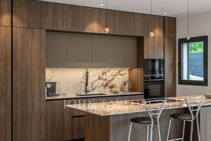 Image No.12-4 Bed House for sale