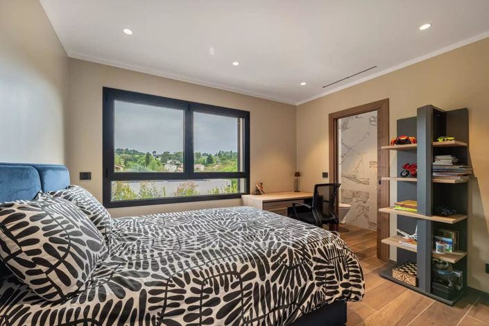 Image No.17-4 Bed House for sale