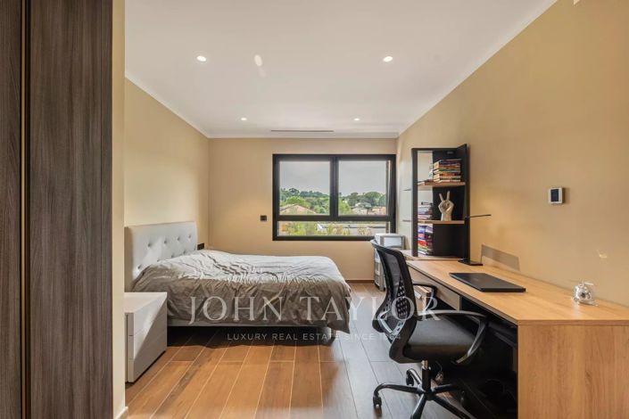 Image No.19-4 Bed House for sale