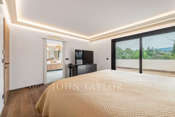 Image No.21-4 Bed House for sale