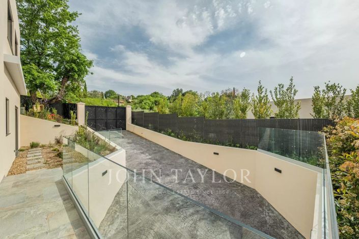 Image No.26-4 Bed House for sale