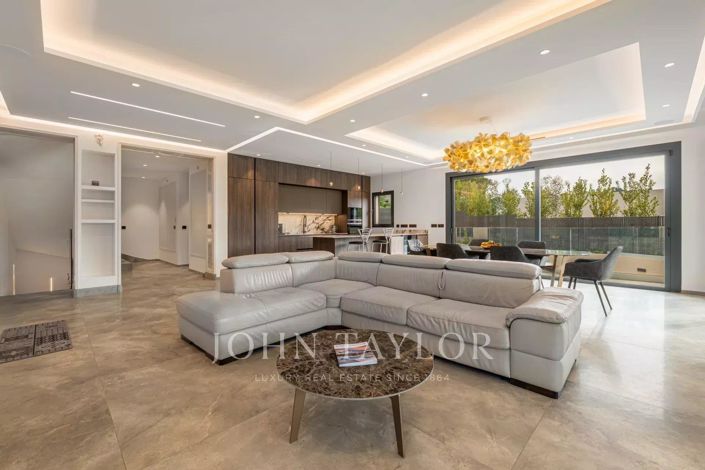 Image No.8-4 Bed House for sale