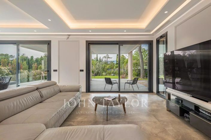 Image No.9-4 Bed House for sale